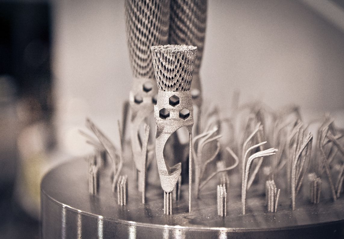 3D-Druck Bauteil SLM Metall mit Stützstrukturen 3D-Druck Bauteil SLM Metall mit Stützstrukturen