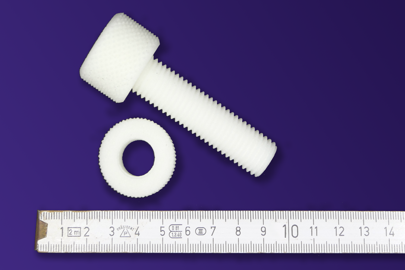 3D-Druck Plexiglas Bauteil mit Gewinde Binder Jetting PMMA AE21